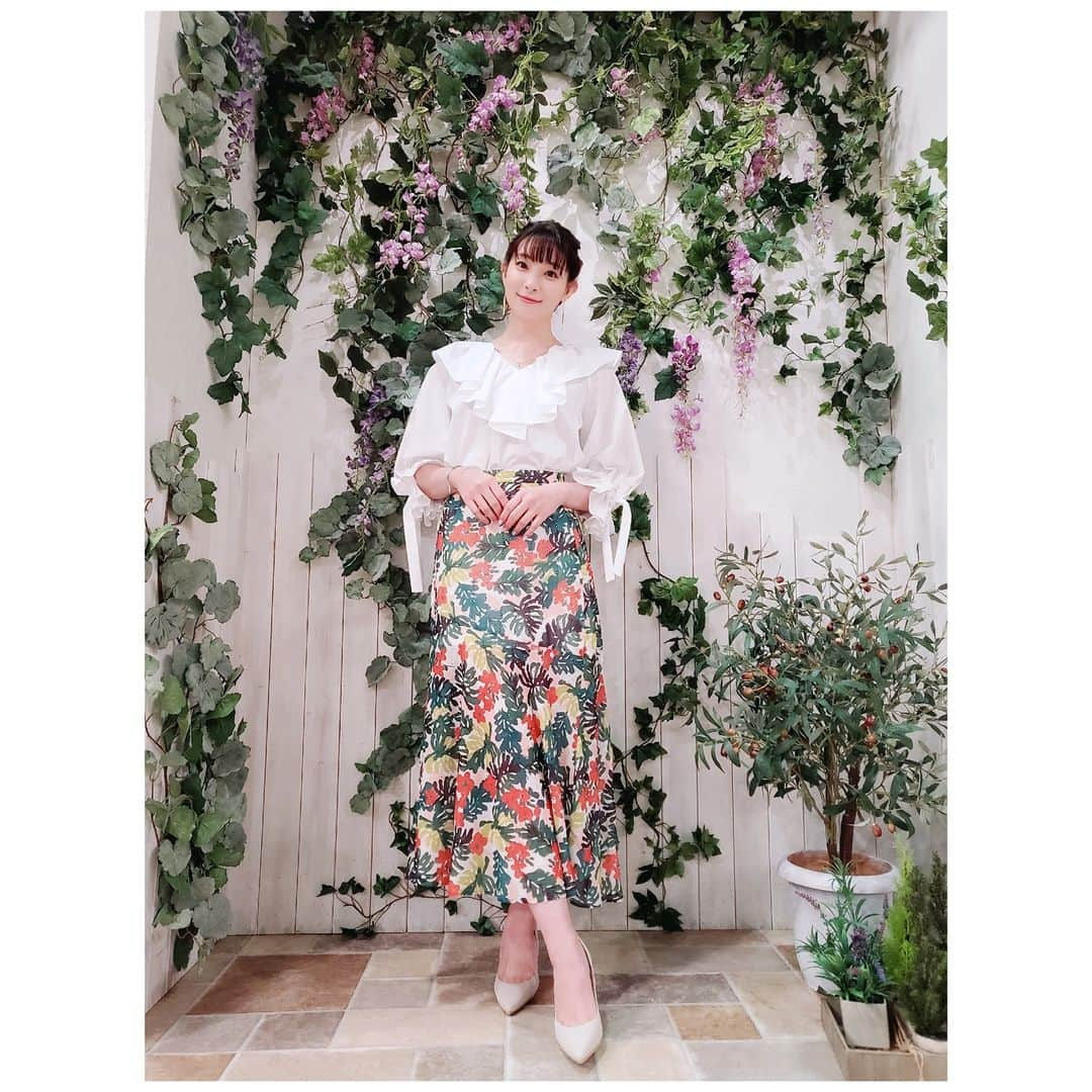 足立梨花さんのインスタグラム写真 - (足立梨花Instagram)「土曜スタジオパーク👗﻿ ﻿ トップス﻿ スカート﻿ #GRACECONTINENTAL﻿ ﻿ ピアス﻿ @grosseglace」5月9日 19時14分 - adacchee