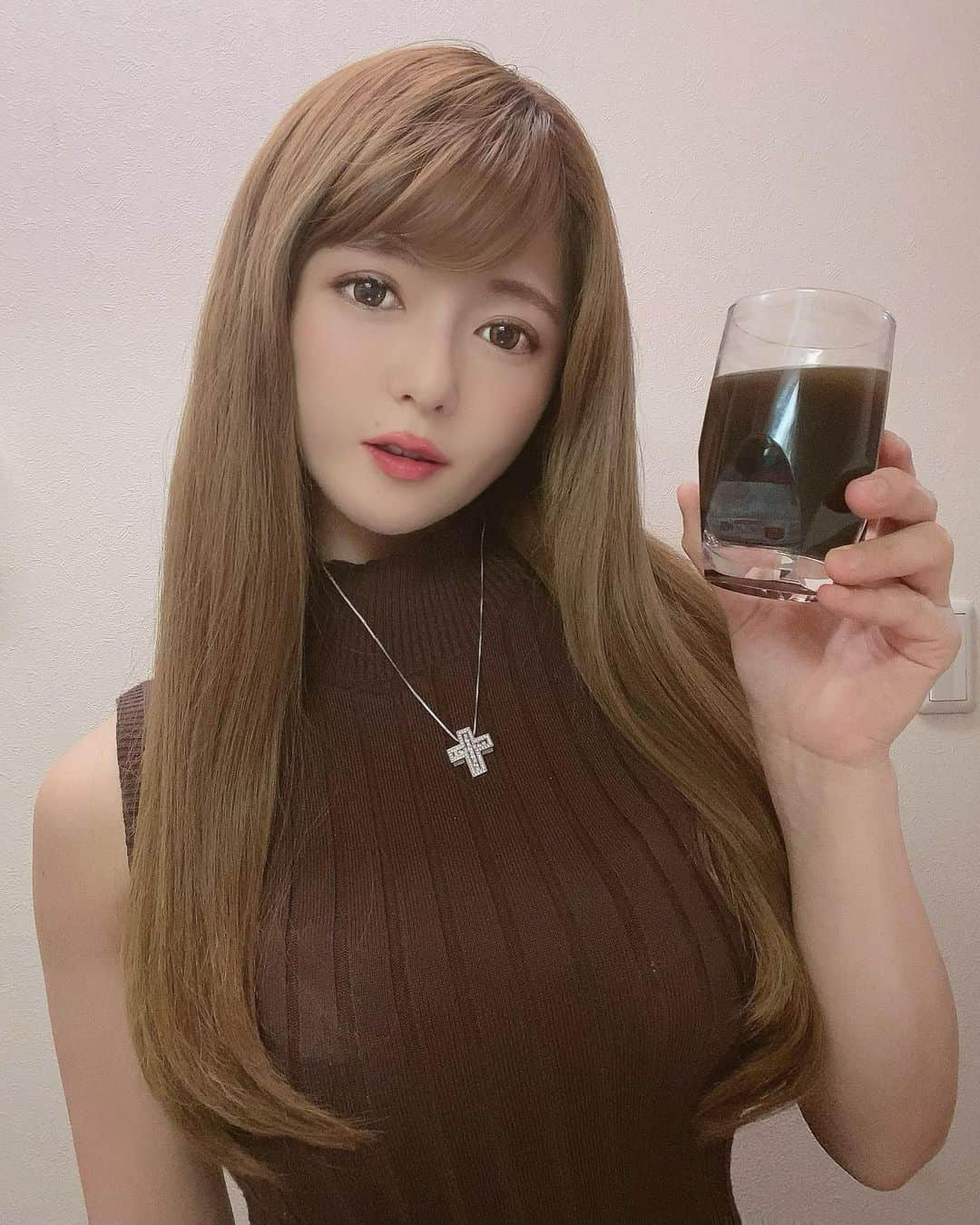 AYUNAさんのインスタグラム写真 - (AYUNAInstagram)「今日もダイエットコーヒー🥤 段々暑くなりますね😶お休みなさい🐑🌙 #アイスコーヒー#コーヒー#ダイエット#十字架#十字架ネックレス#ビジョビ#ストレート#ストレートヘア#ニット#ニットワンピース#ニットワンピ#ワンピ#ネックレス」5月9日 19時43分 - ayuna_0404