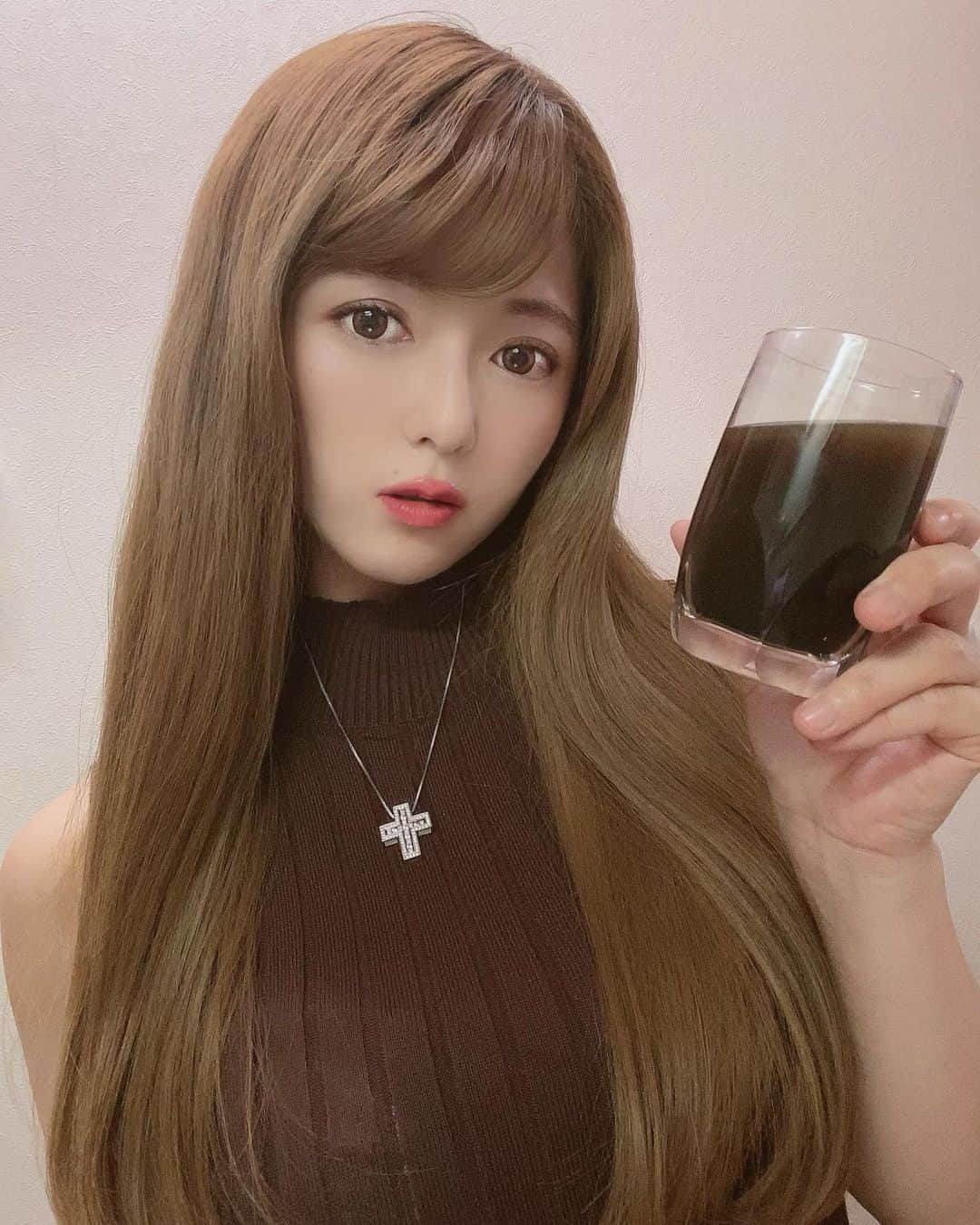 AYUNAさんのインスタグラム写真 - (AYUNAInstagram)「今日もダイエットコーヒー🥤 段々暑くなりますね😶お休みなさい🐑🌙 #アイスコーヒー#コーヒー#ダイエット#十字架#十字架ネックレス#ビジョビ#ストレート#ストレートヘア#ニット#ニットワンピース#ニットワンピ#ワンピ#ネックレス」5月9日 19時43分 - ayuna_0404