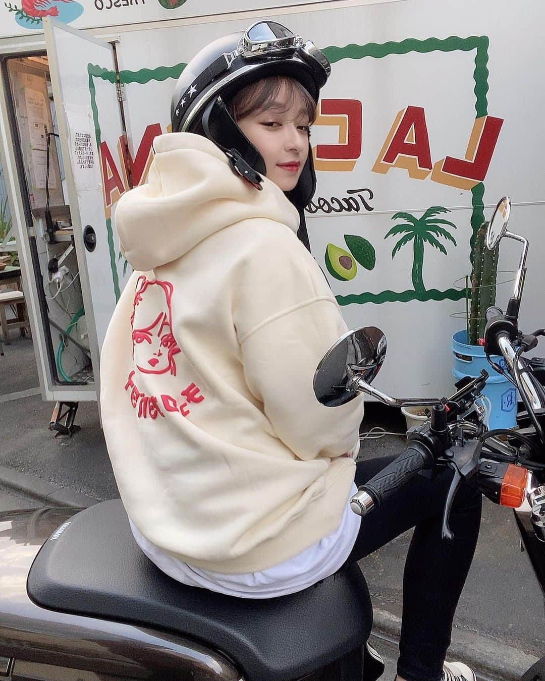 船木沙織（さおりん）さんのインスタグラム写真 - (船木沙織（さおりん）Instagram)「. . 今日バイク気持ち良かったなぁ 髪染めてきた〜 . チュウカタベタイパーカー 可愛すぎん🥟🥟👏🏻？ .」5月9日 19時46分 - funacky325