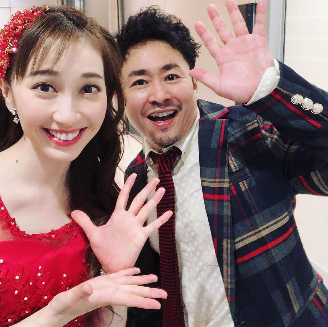 はいだしょうこさんのインスタグラム写真 - (はいだしょうこInstagram)「昨日、 ミュージカル界のプリンス🤴 「井上芳雄くん」の デビュー20周年のコンサートの生配信にゲスト出演させて頂きました！😊✨  一年前も延期になり、今回も、 緊急事態宣言が出てしまった為、 中止となっていましたが。。。🥺  芳雄くんや、スタッフさんのおかげで、ゲストも出演できる方だけになってしまいましたが、 昨日、無観客で、生配信のコンサートを、させて頂けることになりました😿  もうね。。。😿 芳雄くん！！ 本当にすばらしかった！！🥺  約5時間半くらいを、ずっと出ずっぱり、うたいっぱなし、しゃべってつっこんで😵 裏切らない！！😆  本当に、本当に凄かった！！😿  わたしは、感動して🥺 最後は、涙を堪えるので必死でした😿  芳雄くんと、「夜のボート」「輝く未来」を、 デュエットさせて頂けたこと、  そして！！ この豪華メンバー！！😆での 「ぼよよん行進曲」を歌っている時は、夢かとおもいました😵  ミュージカル界のレジェンドの皆さんの中に、私は少し違う畑から来させて頂きましたが🤤 ご一緒させて頂けて、 本当に本当に勉強になりました😌  皆さん、本当にすばらしすぎて、尊敬です😿  私は、こういうミュージカル界の方々のコンサート？！ははじめて？！で、 慣れていなかった為、ど緊張し🤤 まだまだ、力不足だなぁ😵と痛感致しました。  けれど、こうして、素敵な経験をさせて頂けた事、本当に宝物になりましたし、こんな素晴らしい舞台に呼んで下さった、芳雄くんに感謝です😿  たくさんたくさん、言いたいことがあるのですが、ありすぎて、まとまらないですが😵  とにかく！！ 芳雄くんのデビュー20周年のコンサートに出演させて頂けて、一緒にお祝いができて、幸せでした☺️✨  芳雄くん、スタッフさん、共演者の皆様に感謝です🥲 ありがとうございました🙇‍♀️  また、いつか、皆さんとご一緒させて頂ける日を願って。。。☺️✨  #井上芳雄　くん #東京国際フォーラムホール #デビュー20周年コンサート  #島田歌穂　さん #坂元健児　さん #中川晃教　さん #田代万里生　さん #加藤和樹　さん #海宝直人　さん  #大貫祐一郎　さん  #個人的なお写真は、芳雄くん、島田歌穂さん、加藤和樹さん、坂元健児さんと😊 #ほかの方は、撮れるチャンスがなかった😵 #けれど、全員集合のがあるから幸せ🤤💓 #あー。夢が覚めてしまったぁ。。。🥺 #皆さん、優しくて歌うまくて、ずっとずっと聴いていたかった😆💓」5月9日 19時48分 - haida_shoko