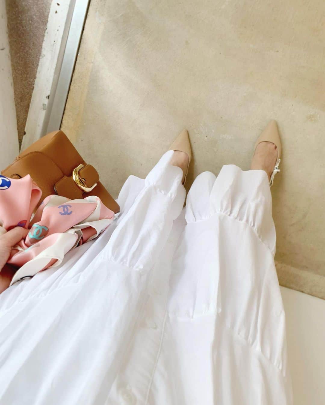 ハンナミのインスタグラム：「🕊🤍✨🌼」