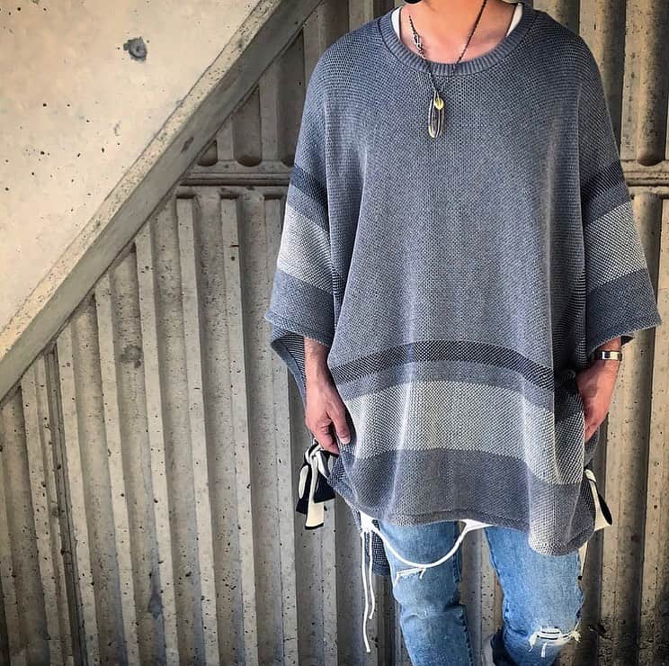 Ayumuのインスタグラム：「EFFECTEN (エフェクテン) neutral knit poncho  即完売すぎて買えんかったサマーニットポンチョw  @ryo__hey thank you💙  #effecten #エフェクテン#ポンチョ#uniqlo #ユニクロ #visvim #goros #ゴローズ」