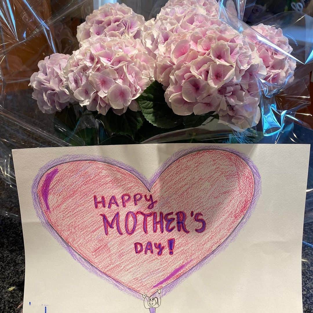 早見優さんのインスタグラム写真 - (早見優Instagram)「Happy Mother’s Day 2021💕 母の日おめでとうございます㊗️  #mothersday #母の日」5月9日 20時35分 - yuyuhayami