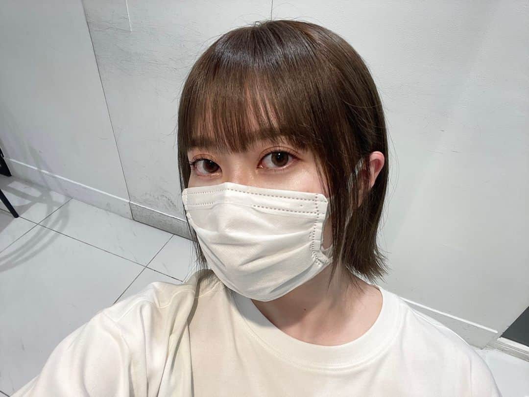 大松絵美のインスタグラム：「アッ そういえば数日前に 髪ちょっと暗くして ちょっと切りました 安定のだいちゃん！ いつもありがとう〜☺️」