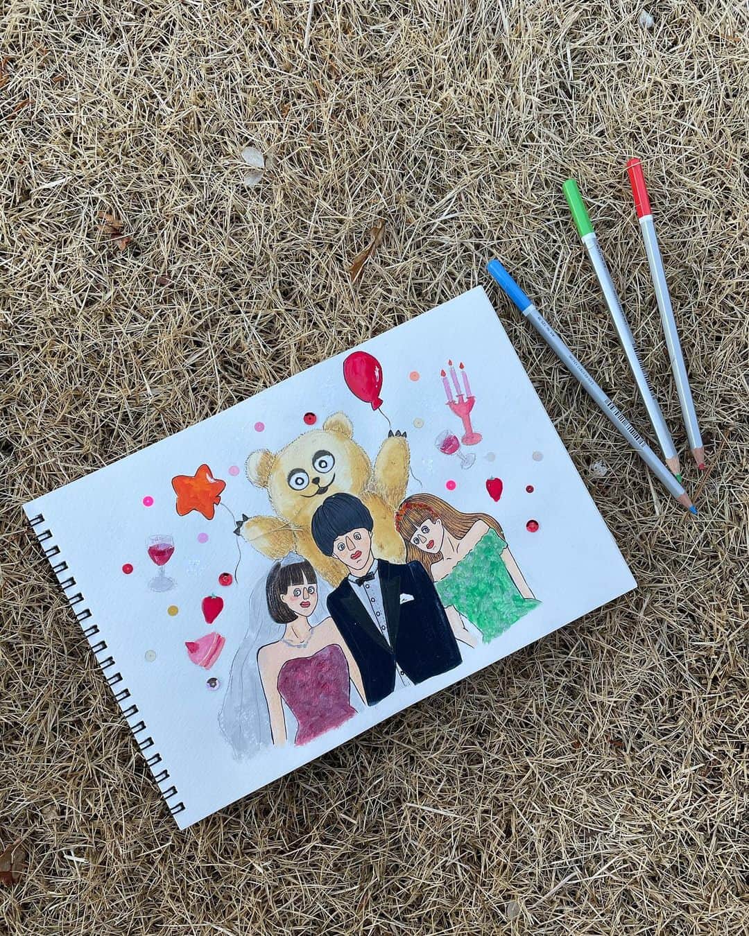 ぴーかっぱあっぷるのインスタグラム：「本日5/9でPKAは結成6周年！﻿ いつも応援していただき本当にありがとうございます💐﻿ ﻿ そして3人からの新曲のプレゼント🎁﻿ 『Welcome to Wonderland』﻿ ﻿ おとぎ話を読み進めているような﻿ ちょっと不思議な楽曲になっています🏰﻿ MusicVideoではたくさんの演出が﻿ 施されているので是非チェックしてみてね👀﻿ たくさん感想もお待ちしております！﻿ ﻿ 本日より各配信ストアにて順次配信も﻿ スタートしているのでぜひダウンロードも﻿ お願いいたします✨😆﻿ ﻿ 改めて今後とも3人を﻿ よろしくお願いいたします👦🏻👧🏻👩🏻💙❤️💚」