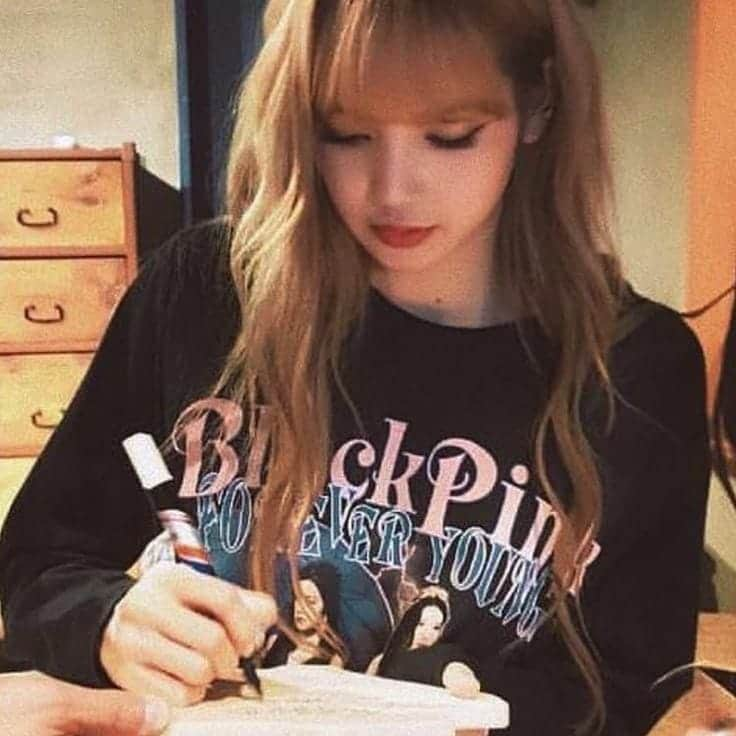 リサさんのインスタグラム写真 - (リサInstagram)「Hope you'll participate on every GA's on twitter for LS1 🥺🙏 . . . #LISA #LALISA #리사 #블랙핑크 #BLACKPINK #LALISAMANOBAN #LALISAMANOBAL #blackpinklisa #lisablackpink」5月9日 21時05分 - lisa.blackpink