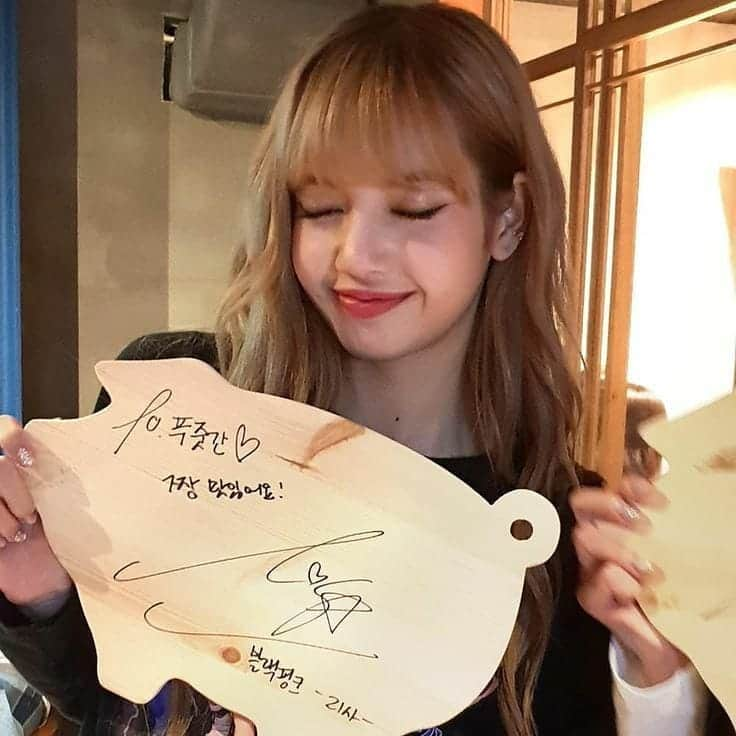 リサさんのインスタグラム写真 - (リサInstagram)「Hope you'll participate on every GA's on twitter for LS1 🥺🙏 . . . #LISA #LALISA #리사 #블랙핑크 #BLACKPINK #LALISAMANOBAN #LALISAMANOBAL #blackpinklisa #lisablackpink」5月9日 21時05分 - lisa.blackpink