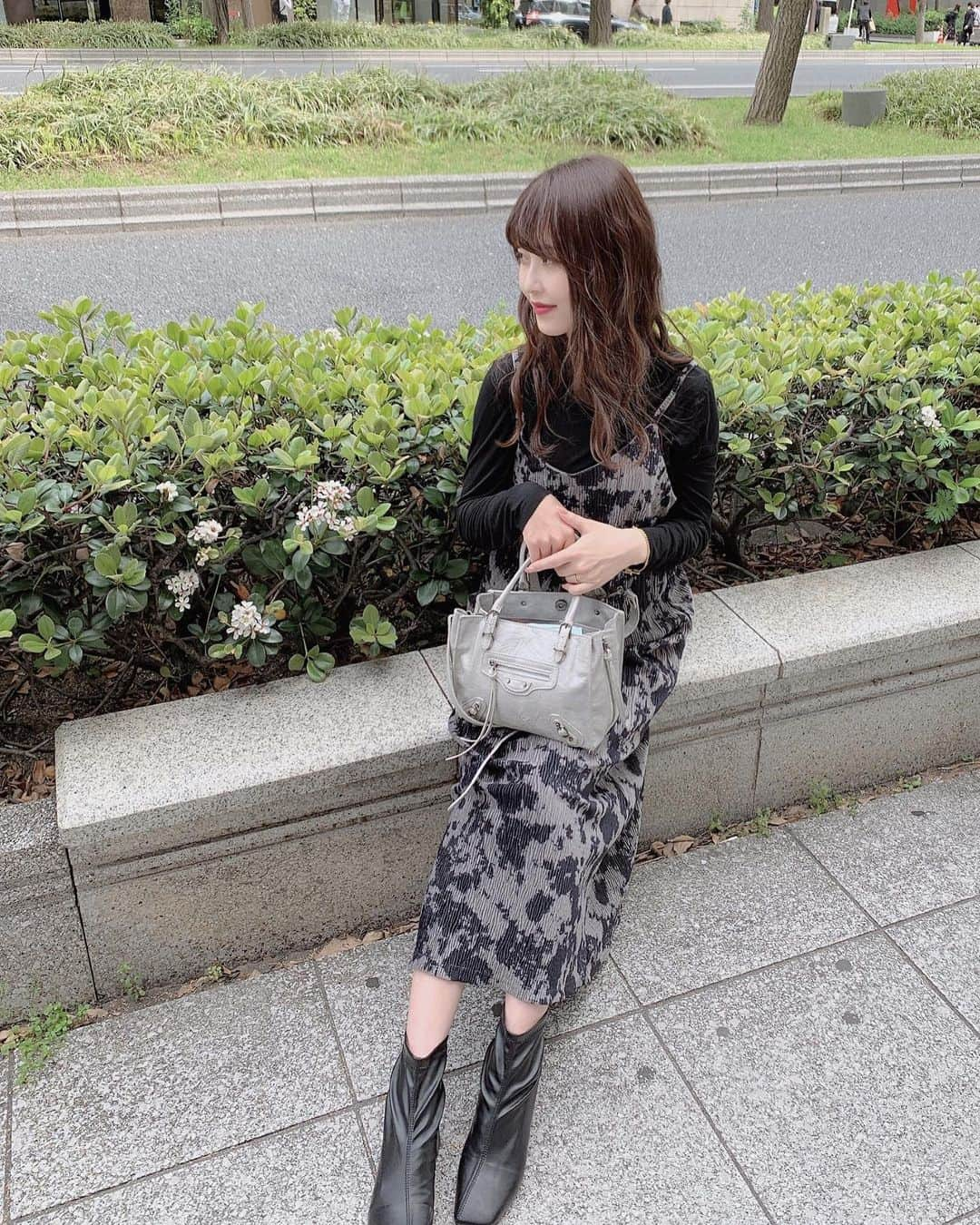 坂田風音のインスタグラム：「🖤﻿ ﻿ 昨日リリースした﻿ "camisole rib dress"﻿ ﻿ 2分で完売いたしました🙇‍♀️‼︎﻿ ありがとうございます!﻿ ﻿ また再販もあるので購入できなかった方は﻿ その時是非Getしてください☺︎!﻿ ﻿ それ以外のアイテムも﻿ 全種類完売で嬉しいです♡♡﻿ ﻿ いつもぞうとねこを愛して下さり﻿ ありがとうございます〰️!‼︎」