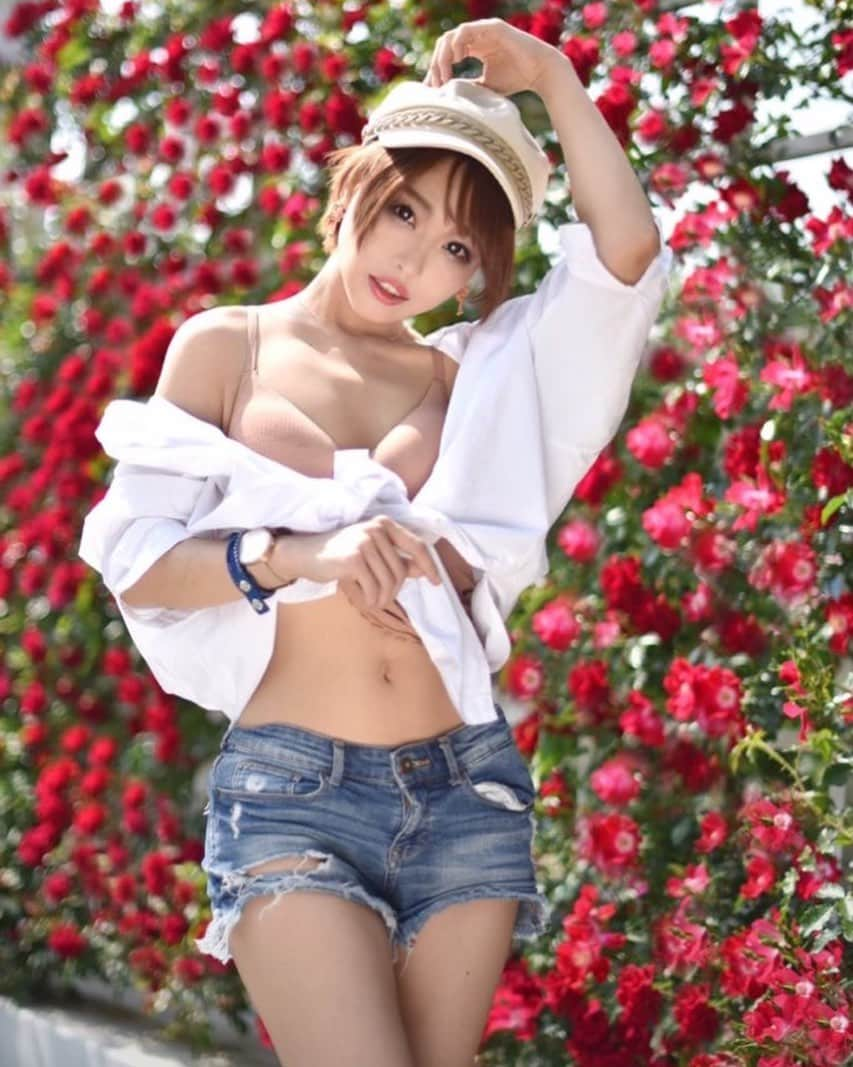 akane...のインスタグラム：「おはよう🌹」