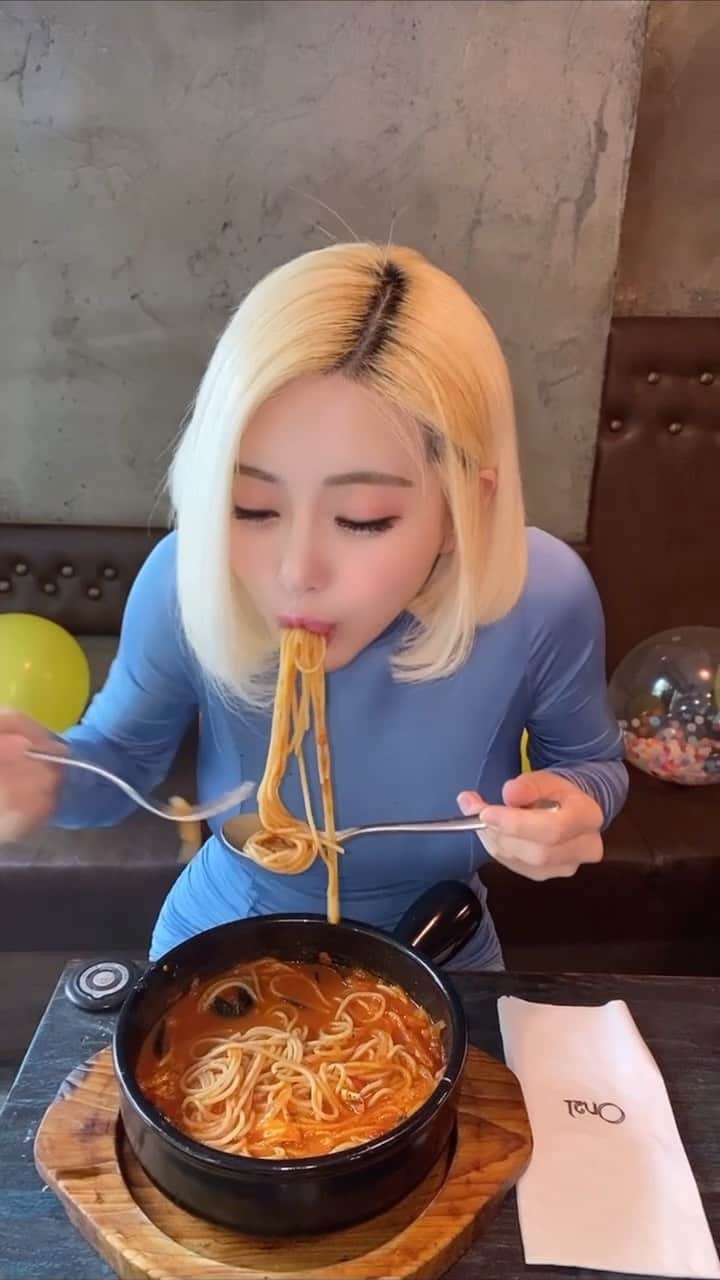 Dj Sodaのインスタグラム：「앗 뜨거~~🔥🔥내가 좋아하는 #on21 뚝배기파스타💕💕 My food is too hot and I am hungry!😝😝」