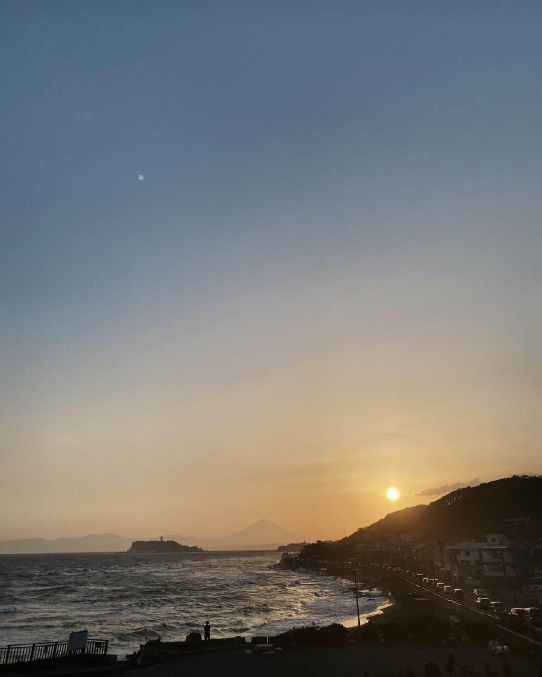 白雪さんのインスタグラム写真 - (白雪Instagram)「I’m sure it made me just want to live on the beach side. How beautiful it is...🌎  夕陽見たかったらまたここだね。  #japan #チャリ活 #🏝」5月10日 0時37分 - baixue0929