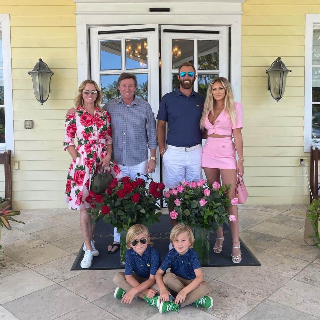 ポーリーナ・グレツキーのインスタグラム：「happy mother’s day angels」