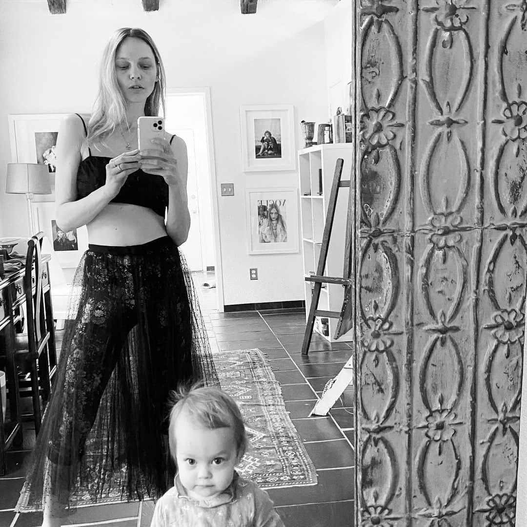 サーシャ・ピヴォヴァロヴァのインスタグラム：「#happymothersday」