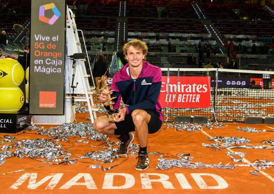 アレクサンダー・ズベレフさんのインスタグラム写真 - (アレクサンダー・ズベレフInstagram)「Caja Mágica - you are my happy place!🤗 Thrilled about winning my 4th ATP Masters 1000 title!🏆   Thank you everyone for the support! Muchas gracias Madrid 🇪🇸 #15」5月10日 6時23分 - alexzverev123