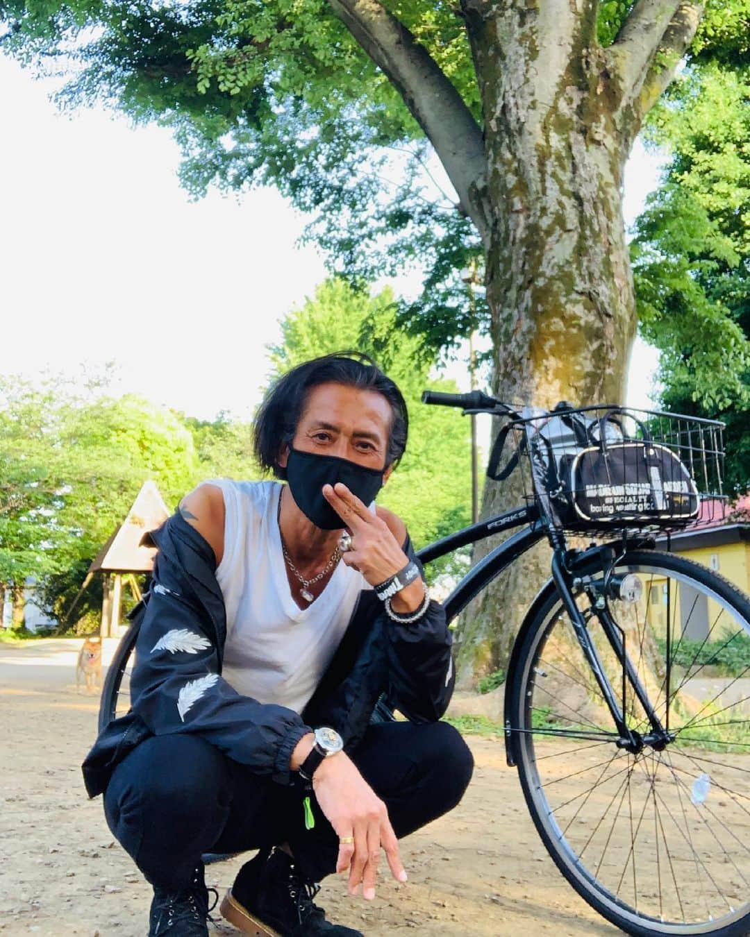 大沢樹生さんのインスタグラム写真 - (大沢樹生Instagram)「嫁と娘からの誕生日プレゼントのチャリ🚵初乗り💨 おぉっ！近所周り最高ぢゃんおー🤩👍  #Mikioosawa #mikioosawa ⠀ #osawamikio #大沢樹生 #誕生日プレゼント #自転車 #チャリ #最高」5月10日 17時01分 - osawa_mikio