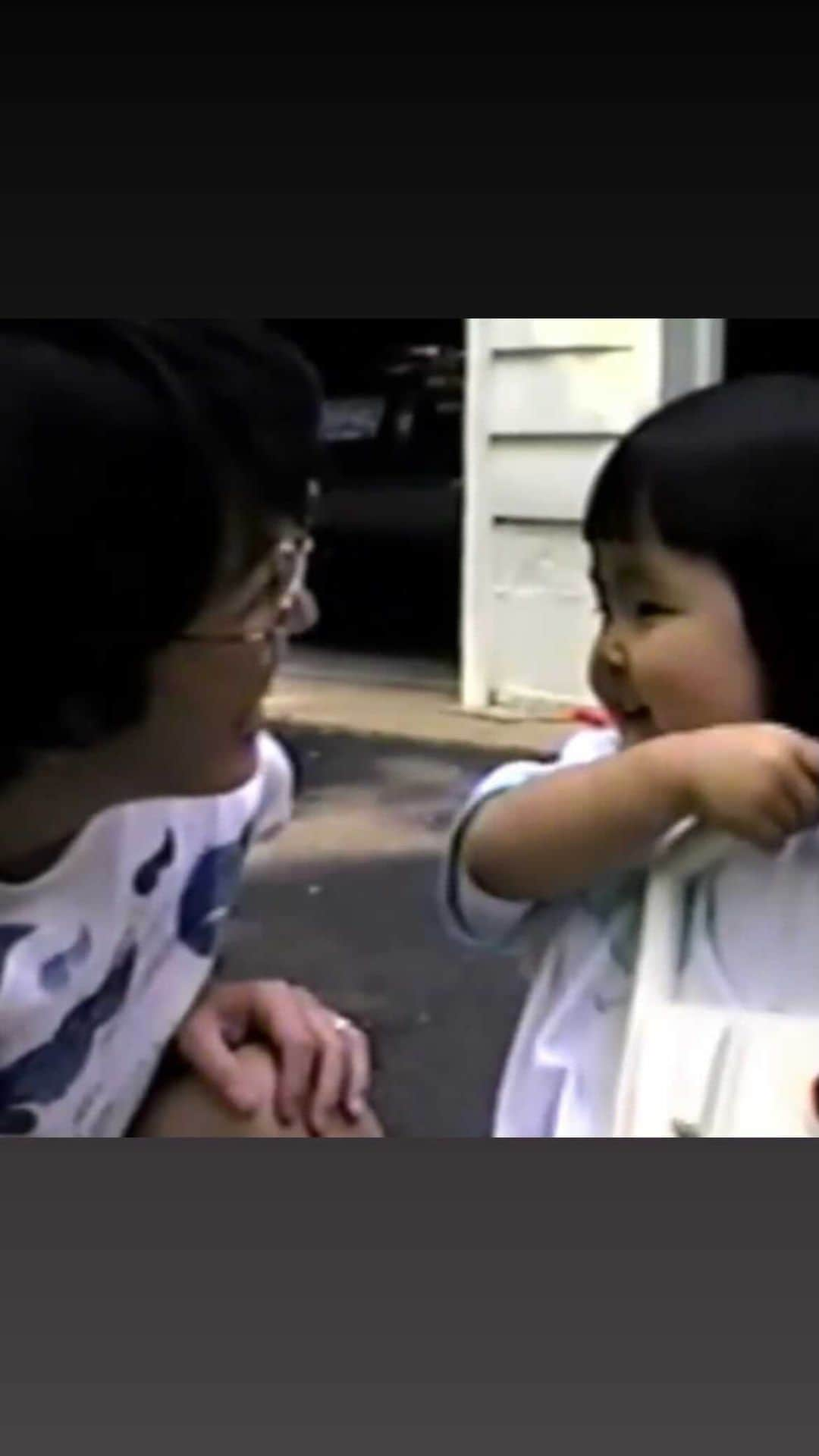 マイア・シブタニのインスタグラム：「A special moment with my mom... and @alexshibutani.」