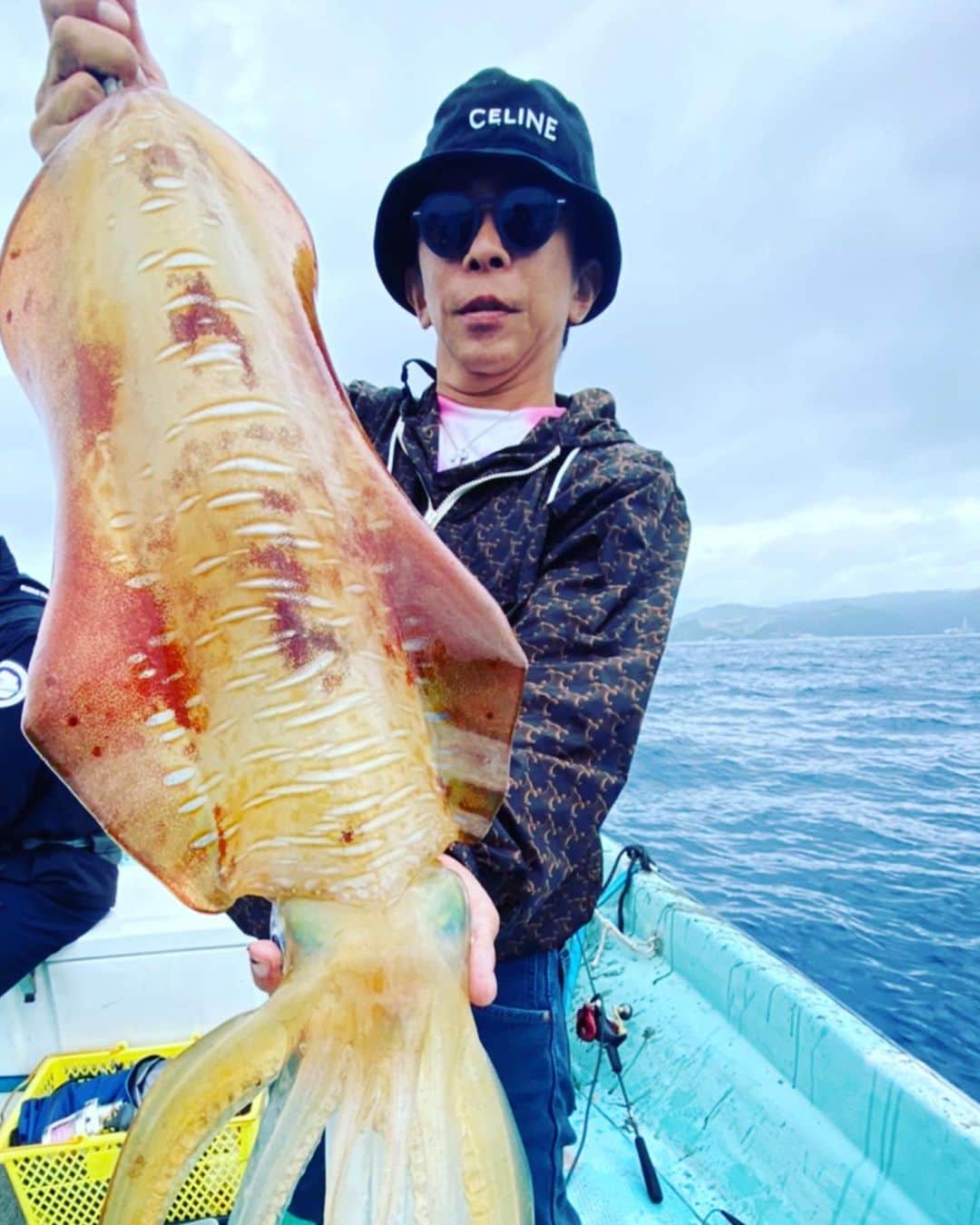 松浦勝人さんのインスタグラム写真 - (松浦勝人Instagram)「安定の巨大アオリイカさん。 今日もご飯はこれで決まりかな。  #maxmatsura  #masatomaxmatsuura #松浦勝人 #アオリイカ #釣り #fishing」5月10日 9時31分 - max_matsuura