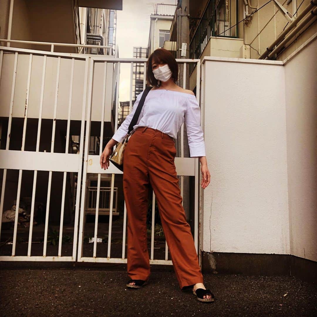 ちゃんまいのインスタグラム：「・ ・ UNIQLOのパンツが楽チン●すぎて、ほぼ毎日履いています。 ・ ・ #ベッドイン　#japanese #sexy #idol」