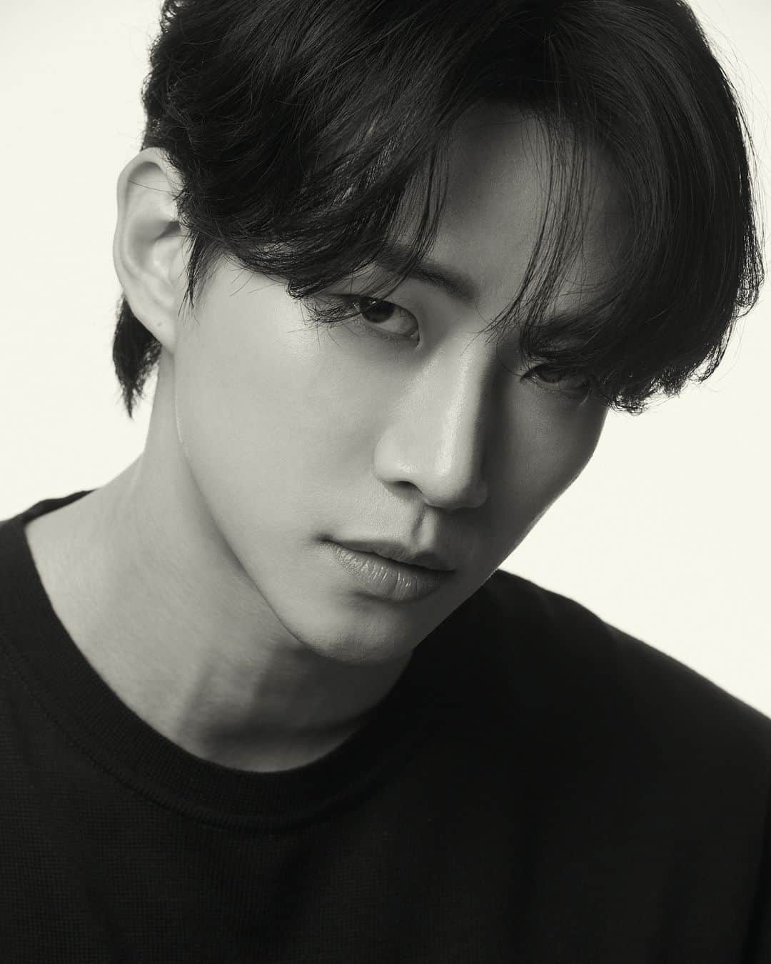 ジュノ のインスタグラム：「#TheActorisPresent #KoreanActors200」