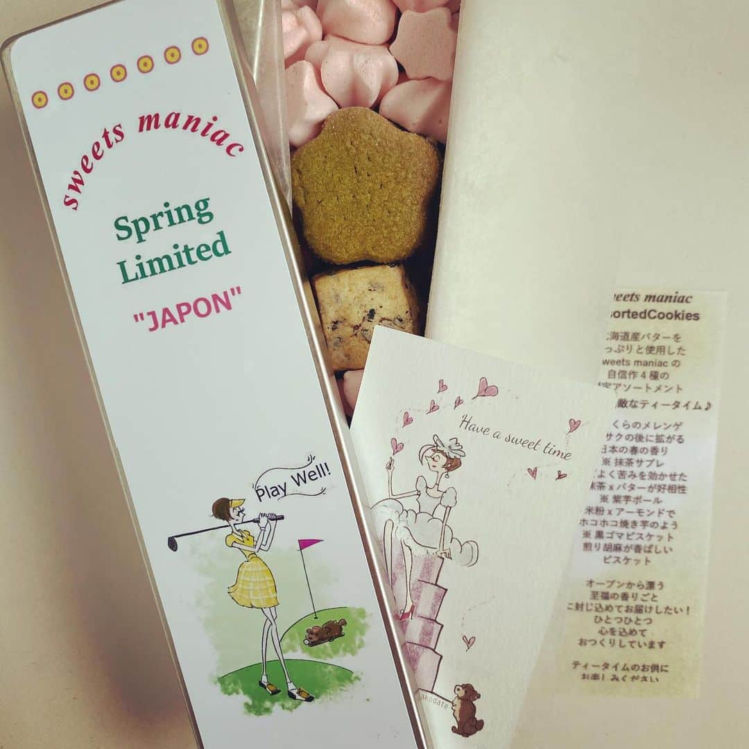 相武紗季さんのインスタグラム写真 - (相武紗季Instagram)「なんて可愛いお心遣い。 素敵な贈り物に心があたたかくなった日✨✨ 可愛くて食べられない🥲けど美味しくてついついいっぱい食べてすぐになくなってしまう😂 そんな私は相変わらず元気です💪✨#sweetsmaniac #クッキー#クッキー大好き#クッキー缶可愛い」5月10日 14時15分 - aibu_saki
