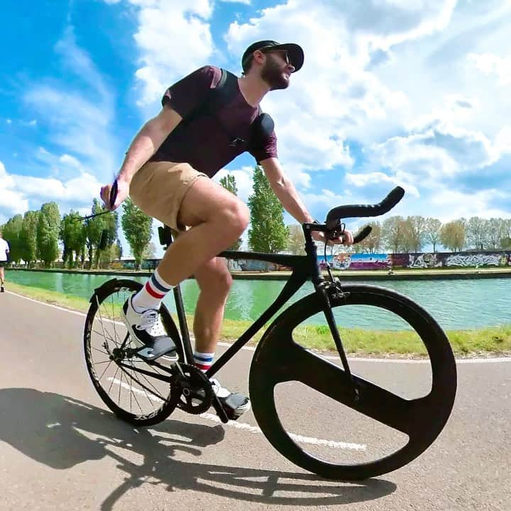 Cyprienのインスタグラム：「Bonne journée 🚲🌍」