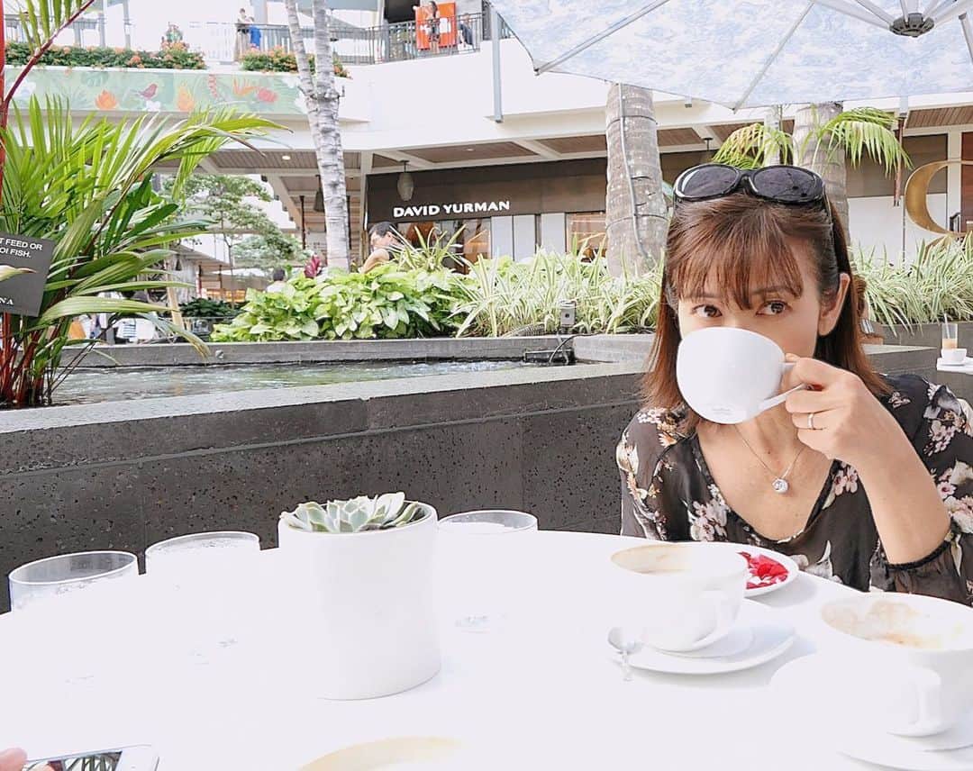 のインスタグラム：「Love you💕 You are the best mom in the universe❣️😘  おばあちゃんになってからはじめての母の日 本当に年々若くなるママ💓 自慢のママです！大好き❤  Phot by @h.yakumaru   #happymothersday #mothersday2021」