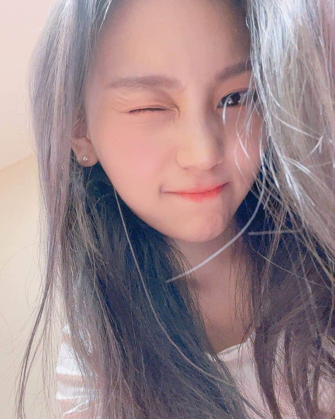 オムジのインスタグラム：「이거 안올렸었지?맞찌 ?̊̈ ?̊̈ ?̊̈  #여자친구 #엄지 #GFRIEND #UMJI」