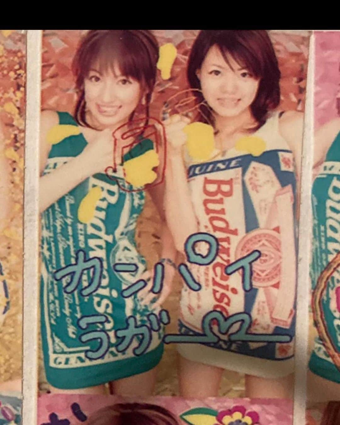 のインスタグラム：「I'm about to turn 38, so I'm looking back on my background with photos.  もうすぐ38歳が終わる😱 お誕生日当日にYouTubeLive をしたくて そこで生い立ちを振り返りたいと思い 写真を整理してるの📸 看護学生の頃のお友達が写真を送ってくれた🤳 20歳くらいの写真かなぁ📷 プリクラでコスプレしてる😄 バドガール・・・🍺 この頃からコスプレ好きだったんだね😅 ２枚目の写真はなぜかガストの看板の前で 懐かしのインスタントカメラで撮ってる✌️ ガストでバイトしてたからかなぁ😄 まだまだ懐かしい写真がたくさんあるから YouTubeLiveで公開するね💓  #プリクラ　#20歳くらい　#看護学生　#親友　#コスプレ　#地元　#岐阜」