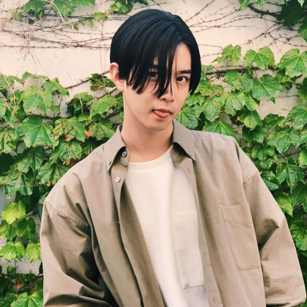 千葉雄大さんのインスタグラム写真 - (千葉雄大Instagram)「自己顕示欲。 髪を切りました。 もうすぐ夏です。」5月10日 19時37分 - yudaichibaofficial