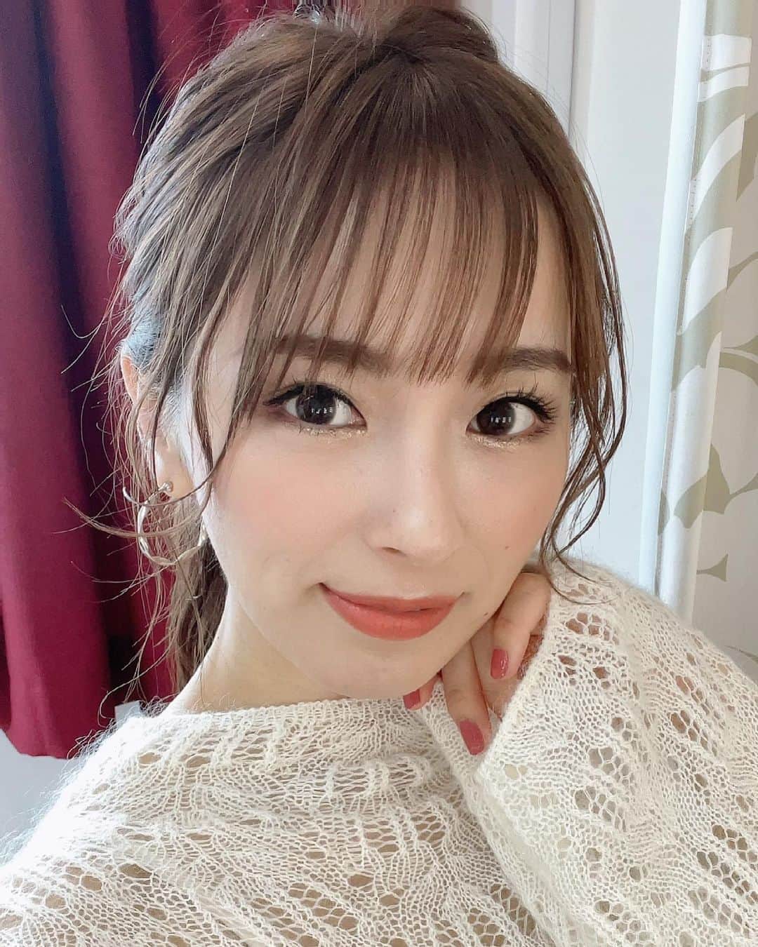 ぽこのインスタグラム：「新しい宣材写真を撮ったので、そのうち色々な所の写真が新しくなる予定だよ😚」
