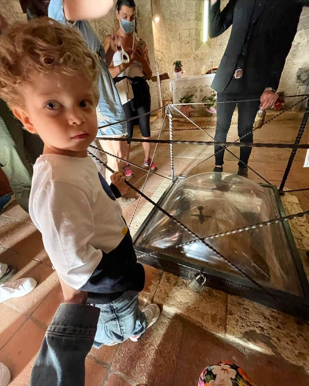 キアラ・フェラーニさんのインスタグラム写真 - (キアラ・フェラーニInstagram)「Visiting @abbazia_san_galgano with my kids and @ifexperience 🙏🏻」5月10日 20時06分 - chiaraferragni