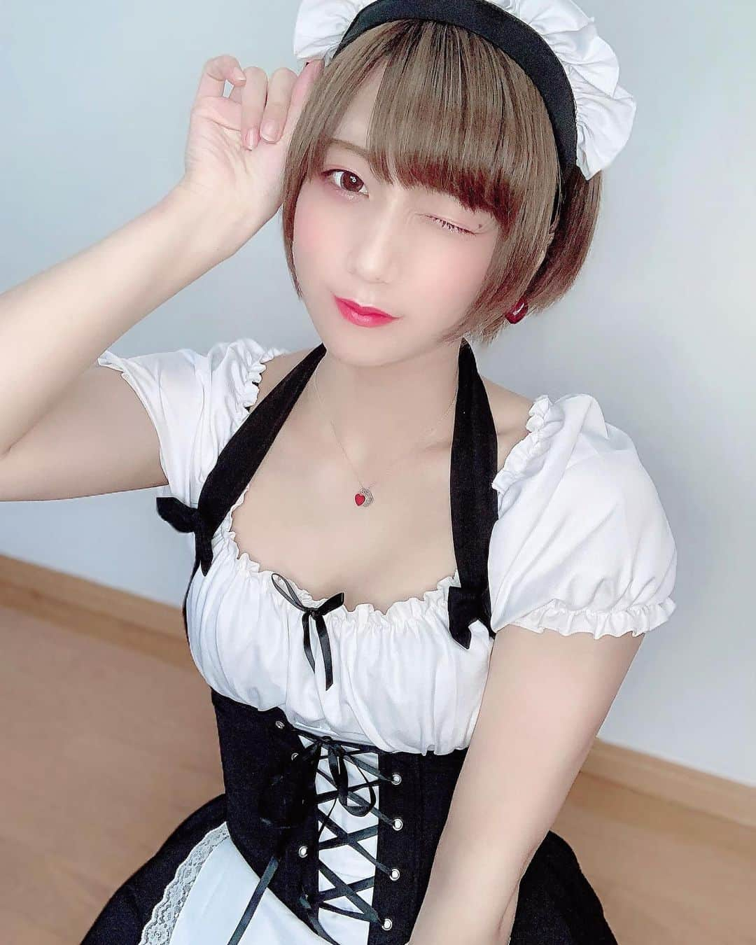 美羽えりのインスタグラム：「✎‎𓂃𓈒𓏸 #メイドの日  . #メイド  #コスプレ  #maid #cosplay #photography  #japanesegirl」