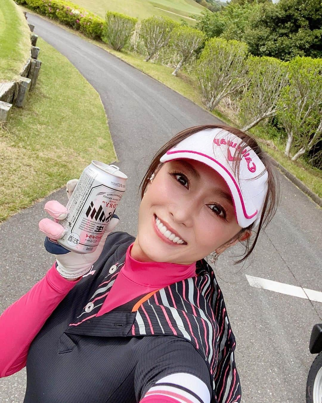 杏さゆりさんのインスタグラム写真 - (杏さゆりInstagram)「ゴルフ🏌️‍♀️❤️✨ かなりの時差投稿ですがwww . このウエアお気に入りすぎてもぅ10年くらい着てる😂 . このくらい気に入るウエアが欲しいなぁあああ。。。🙄🙄🙄 今回のスコアは 激ムズコースだったけど自分平均はキープしたので 個人的によし！www . こんな激ムズコースなかなか無いで！ ってくらいグリーンはよめないし。。。 はぁ。。。 日々精進ですな🙄 w . #ゴルフ　#golf #ゴルフ女子　#golfgirl  #杏さゆり　#SayuriAnzu」5月10日 20時37分 - anzu_sayuri_official