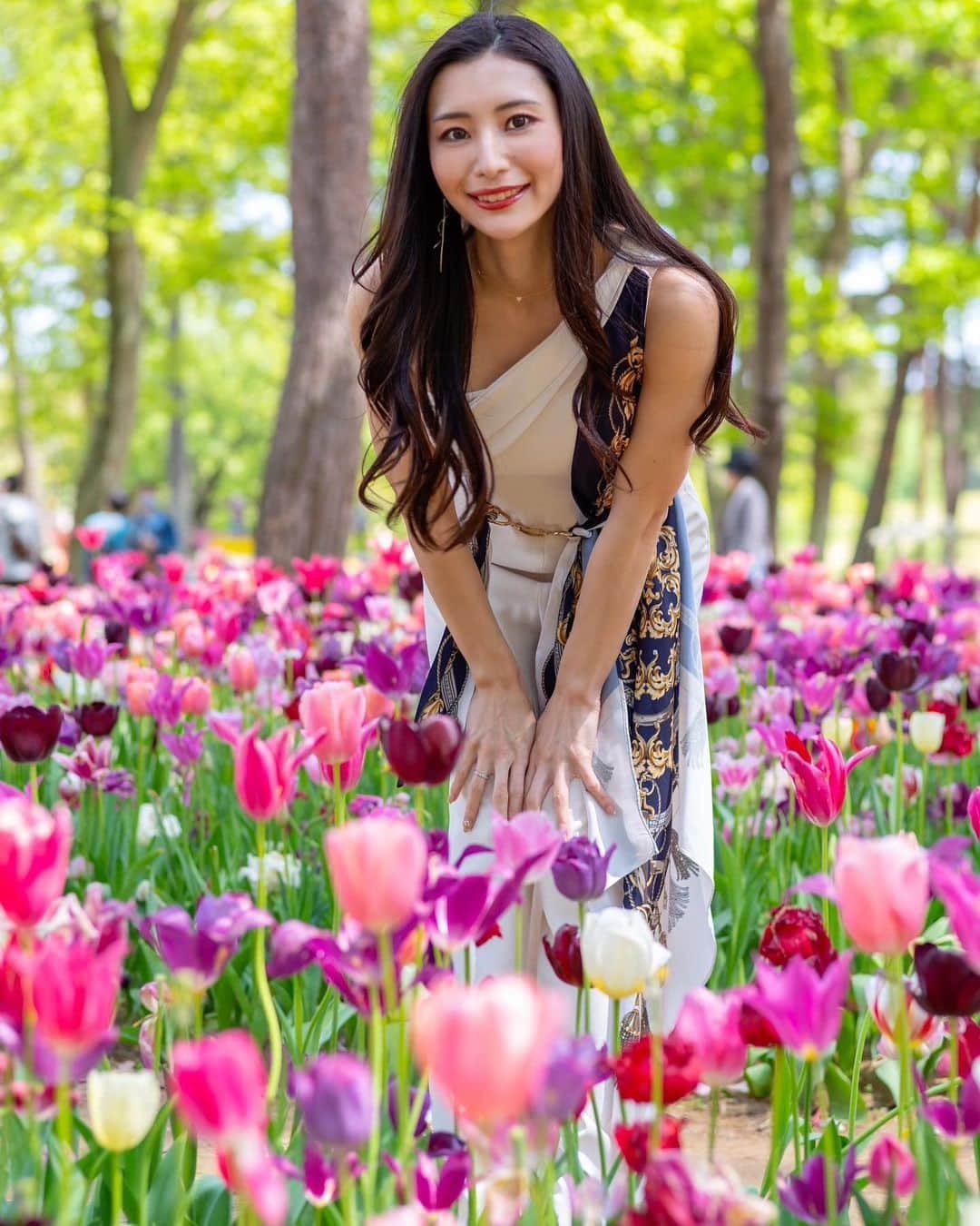青山千夏さんのインスタグラム写真 - (青山千夏Instagram)「チューリップ🌷 薔薇みたいな種類のチューリップもあって、色んな種類があるんだなあってびっくりした👏✨ 次は薔薇の季節にも行きたいなあ🌹✨  #チューリップ #ひたちなか海浜公園 #海浜公園  #hitachinaka #hitachiseasidepark #seasidepark #Tulips #Tulip #tulips🌷 #tuliprose #flowers #flower」5月10日 20時43分 - chinatsu_aoyama0819