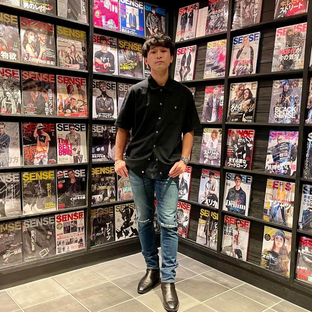 としみつのインスタグラム：「漢の空間にお邪魔しました！  #sense」