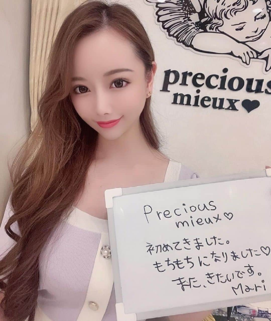 小松崎真理さんのインスタグラム写真 - (小松崎真理Instagram)「💆‍♀️ ・ @precious_mieux でDNAピーリング、ポレーションで栄養をしっかり入れました☺️ ・ お肌のトーンがあがって、もちもちになったよぉ〜♡ ・ ・ 施術者はゆう🐝さん◡̈⭐︎ ・ #precious_mieux #ピーリングサロン #ピーリング #ハーブピーリング #毛穴ケア #毛穴の黒ずみ #いちご鼻 #角栓除去 #ニキビ #ニキビ跡 #ニキビケア #美肌ケア #美肌作り #エステ　#エステサロン #肌質改善 #細胞再生 #アンチエイジング #陶器肌　#美白ケア #美容 #美容液 #美容好き #スキンケア　#スキンケア用品 #オススメコスメ #ノーファンデ #美肌作り」5月10日 21時35分 - xs2.mari.s2x