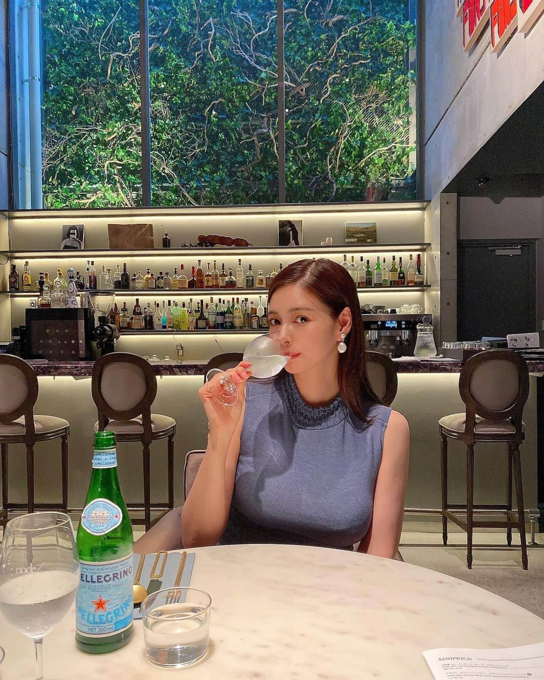 得あゆさんのインスタグラム写真 - (得あゆInstagram)「乾杯🥂🤍(サンペレで。笑) 家族でゆっくり過ごす時間🤍  夜ごはんホテルの一階のレストラン🍽 @nodehotel.kyoto 入り口、ロビーからそのまま奥にある🤍 換気もしっかりされててよかった✨  ※ホテルの人に言っておくと 空いてる時間、ほぼ貸し切り状態で 食べることができて安心安全でした🤍 ・ ・ ・ ・ ・ ・ ・ ・ ・ ・ ・ ・ ・ ・ ・ ・ ・ #nodehotel#nodehotelpr#ホテル#京都#京都ホテル#京都ごはん#京都グルメ#京都カフェ#京都観光#京都旅行#女子旅#家族旅行#インスタ映え#アート#美術館#親子#ママコーデ#ママファッション#息子#男の子ベビー#男の子ママ#赤ちゃん#赤ちゃんのいる生活#赤ちゃんのいる暮らし#家族写真#プレママ#hotel#kyoto#kyotojapan#kyotocafe」5月10日 21時39分 - tokuayu819