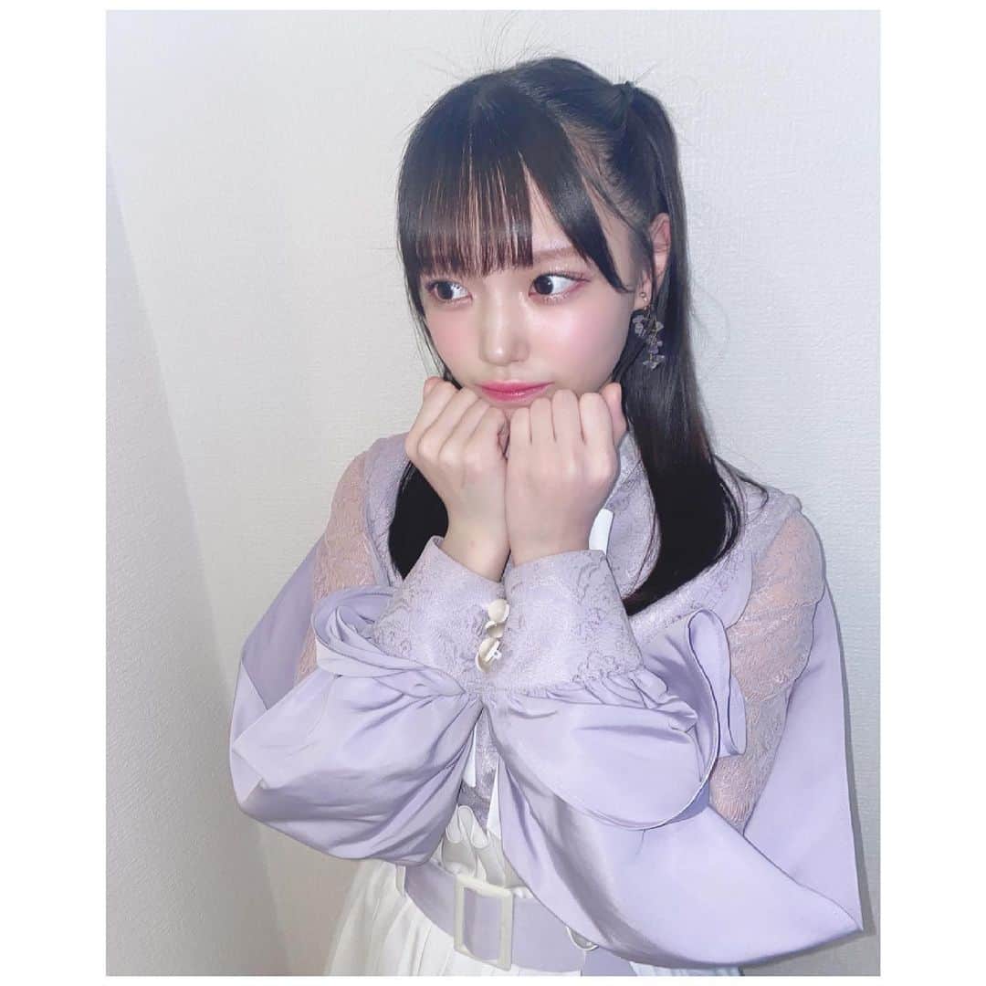 岩田陽菜のインスタグラム：「今日はメイドの日らしいです🎀☕♡﻿ ﻿ STUで1番メイドっぽい衣装〜💜﻿ ﻿ 瀬戸内PR部隊見てくれた皆さんありがとう〜！﻿ ﻿ ﻿ #アイドル#衣装#メイドの日#メイド#メイドさん#ヘアアレンジ#ハーフツイン」