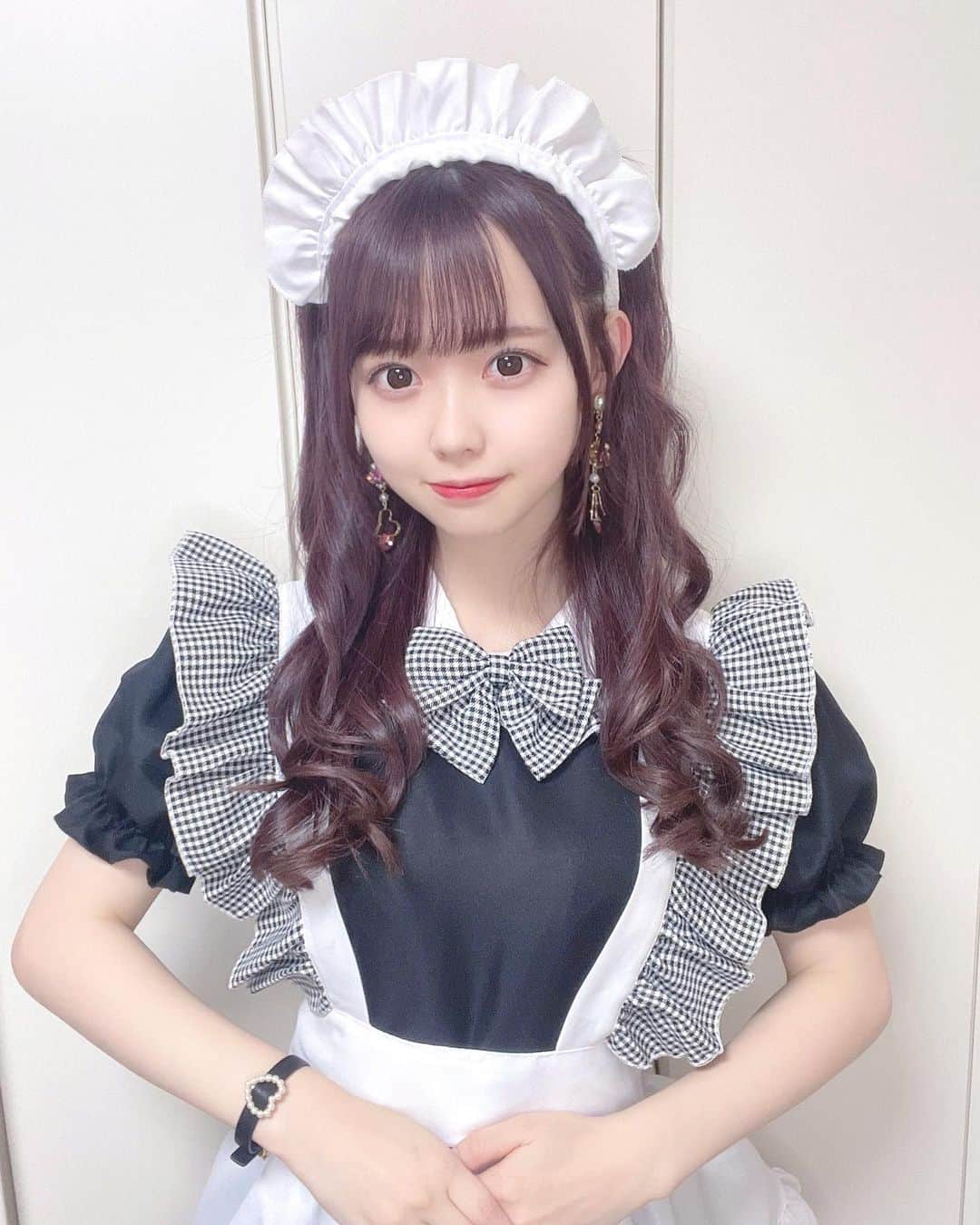 のインスタグラム：「メイドさん好き？🤍🏹  今日はメイドさんの日なんだって👼🏻𓈒𓂂𓏸  ♡ご主人様もお嬢様♡ ご帰宅おまちしてます👱🏻‍♀️🐾  美味しいジュースなら注げます…ん🍼 🥤🍹🧃🥛🧋  #メイド #メイドさん #メイド服 #コスプレ #コスプレ女子 #ハーフツイン #ハーフツインテール #メイドの日 #maid #maidcosplay #maiddress #cosplay #cosplaygirl  #japanese #kawaiigirl #japanesegirl #japaneseidol」