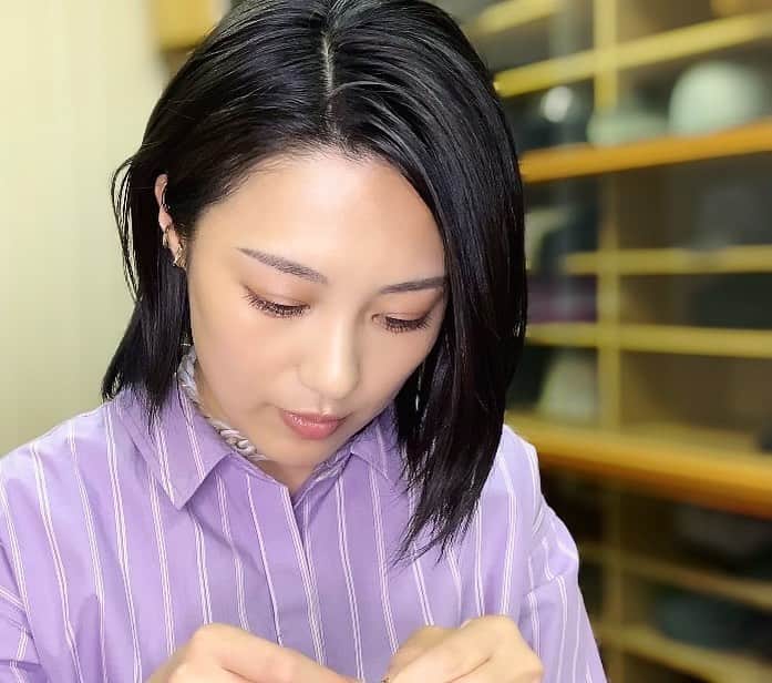 のインスタグラム：「.  真剣に物作り🪡  時間はかかりそうですが。。  完成したら ご報告したいと思います✴︎✴︎✴︎  #真剣 #物作り #初挑戦 #今しかできないこと #今しか教えてもらえないこと #楽しみながら #挑戦  #早瀬英里奈」