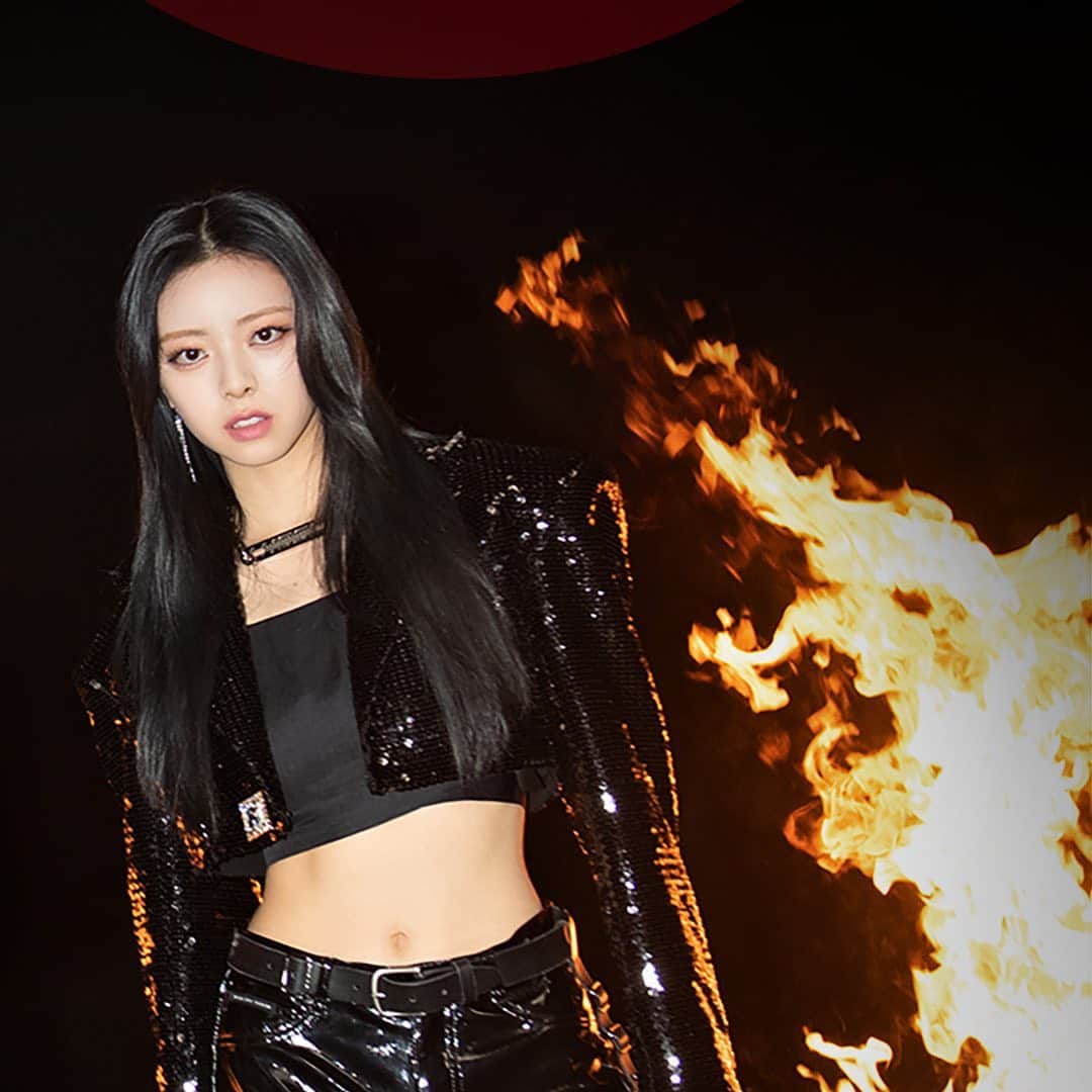 ITZYさんのインスタグラム写真 - (ITZYInstagram)「💫 ITZY <GUESS WHO> BILLBOARD 200 NEW ENTRY 💫  So thankful to debut on #Billboard200 🥰Thank you MIDZY🥰  M/V http://youtu.be/_ysomCGaZLw ALBUM http://orcd.co/guesswho  #ITZY #있지 @ITZYofficial #MIDZY #믿지 #GUESSWHO #ITZY_GUESSWHO #마피아_Inthemorning @billboard @billboardcharts」5月11日 1時18分 - itzy.all.in.us