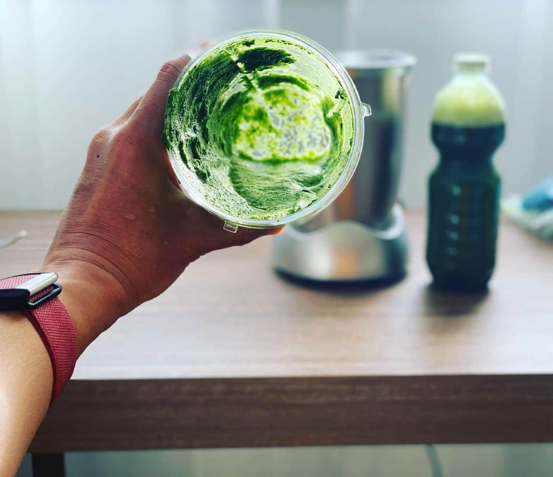 中村豊のインスタグラム：「Experimenting #実験 #スムージー #smoothie #greenjuice #nutribullet」