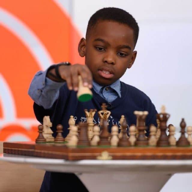 Nia Sioux Frazierさんのインスタグラム写真 - (Nia Sioux FrazierInstagram)「This week’s #RoleModelMonday is the incredibly gifted Tani Adewumi! When his family moved from Nigeria to New York, they were homeless but he overcame this challenge with a little help from the game of chess. Tani, after only playing chess for one year, won a State Chess Championship when he was 8 years old. He is now considered America’s youngest chess master! You amaze me with your resilience and smarts, Tani!」5月11日 4時29分 - niasioux