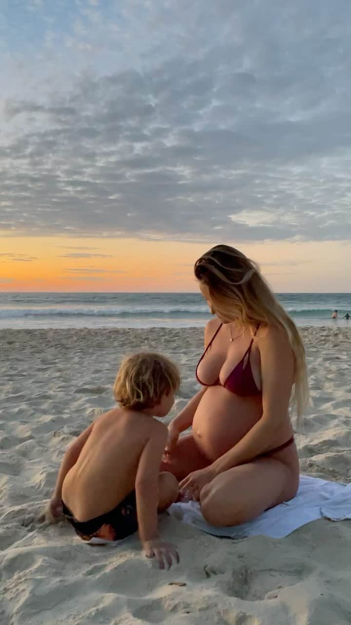 アラナ・ブランチャードのインスタグラム：「So excited for Banks to be a big brother✨」