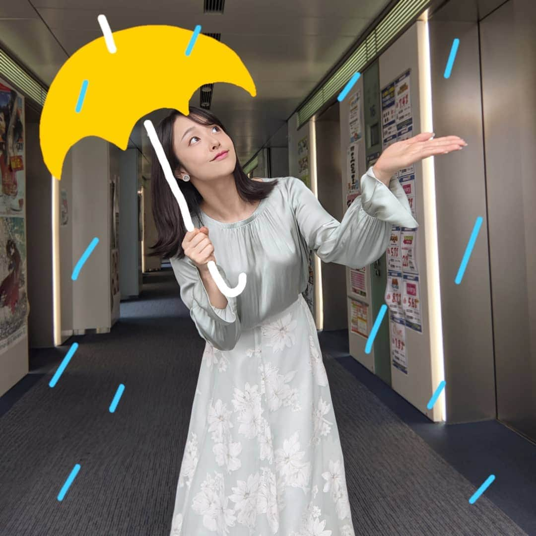 米澤かおりさんのインスタグラム写真 - (米澤かおりInstagram)「. 各地で雨がぱらつくそうです☔ 折りたたみ傘があると安心ですね🙆‍♀️ 一生懸命描いてみました🎨  #今日の天気 #天気予報 #お絵描き #雨 #傘 #折りたたみ傘 #oha4 #oha4newslive #ntv #おはよん #セントフォース #セントフォース所属 #centforce #フリーアナ #キャスター #announcer #アナウンサー #米澤かおり」5月11日 7時44分 - kaoriina67