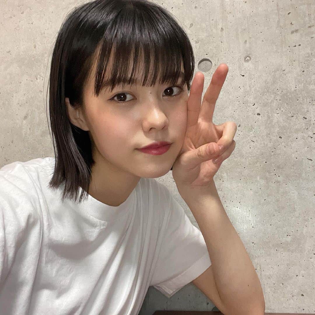 志田彩良のインスタグラム：「・ おはようございます☀ 昨日は久しぶりにしっかりメイクしたので落とす前に✌🏻 いつもとは違った雰囲気の 新鮮で楽しい撮影をしてきました。 またお知らせするのでお楽しみに〜 今日も楽しんできます！！」