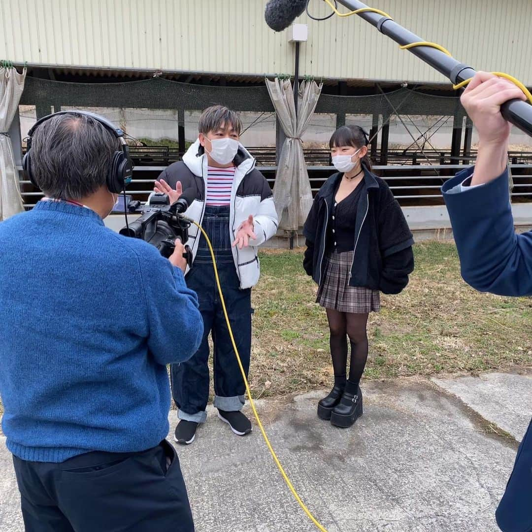 長澤茉里奈さんのインスタグラム写真 - (長澤茉里奈Instagram)「サフォークちゃん🐏 INC長野ケーブルテレビ #塚田けんぢのみんなのラーメン  新アシスタント就任しました！ ラーメン界のカリスマ！そしてラーメン侍の塚田さんの番組のアシスタント！嬉しすぎる！😭😭😭 1年間番組を盛り上げられるようにがんばります☺️✨✨ すでに放送見てくれた皆さん見たよ報告ありがとうございます！！ YouTubeにもアップされているのでぜひみてね！🐏❤️ #ラーメン #サフォークラーメン #まじ絶品 #さぎり荘  #羊に感謝 #長野テレビ」5月11日 9時12分 - marinanagasawa1008