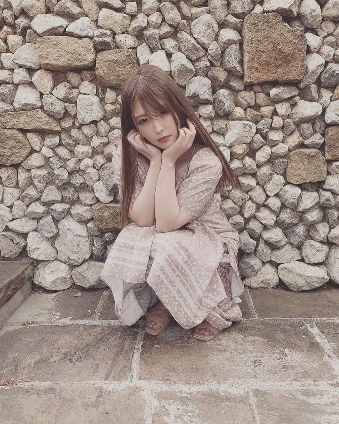 新村あかりのインスタグラム：「近々皆様にお知らせがあります😊」