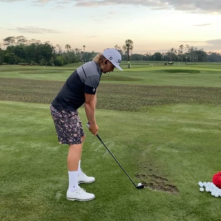 キャメロン・スミスのインスタグラム：「Swing feeling nice heading into PGA next week. Feeling fresh after a few weeks off!」